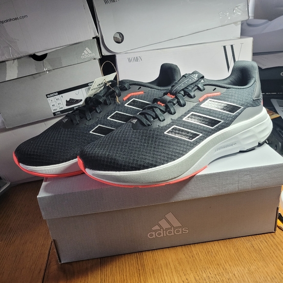 Ladies Adidas Sneaker - Picture 1 of 9